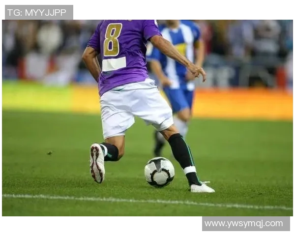 足球明星同款中袜助你提升球场表现尽显运动风采