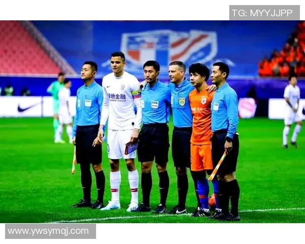 中国足协杯冠军之争激烈上演各队争夺荣耀的精彩瞬间与背后故事